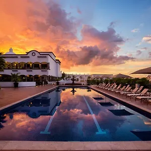 Grand Residences Riviera Cancun, Station touristique